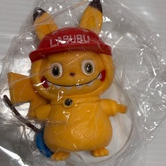 ラブブのコラボフィギュアの画像