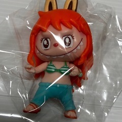 ラブブのコラボフィギュアの画像