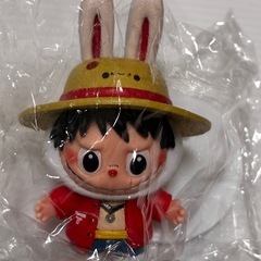 ラブブのコラボフィギュアの画像