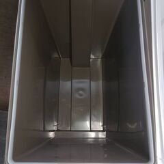 トンボ ユニード ゴミ箱 3色セット 45リットル ふた付き 蓋を開けずにごみを捨てられる プッシュタイプ ペダル式の画像