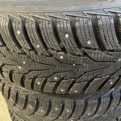215/60/R16 スパイクタイヤ
の画像