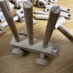 トンカチで組み立てるおもちゃの画像