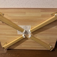 折りたたみ式テーブルの画像