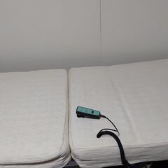電動折り畳みベッドとニトリの低反発マットレスのセット　の画像