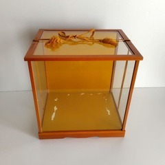 ガラスショーケース　木枠　金屏風　高さ約33×横32cm　ディスプレイケースの画像