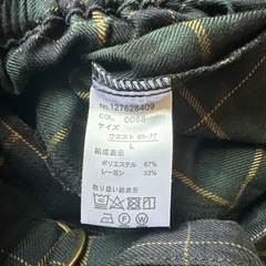 ネイビー系チェック柄サスペンダー付きワイドパンツの画像