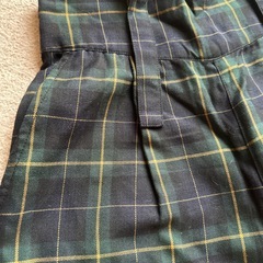 ネイビー系チェック柄サスペンダー付きワイドパンツの画像