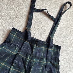 ネイビー系チェック柄サスペンダー付きワイドパンツの画像