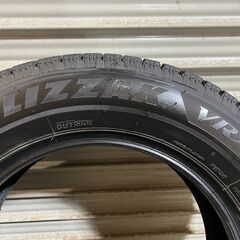 売り切り 175 65 R14 ブリジストン　VRX２ スタッドレス　冬タイヤ　2024年製造　8部山　中古タイヤ　の画像