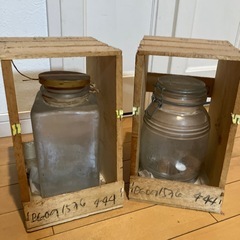 Dole 用木製箱とガラス瓶セットの画像