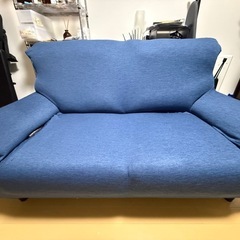 ニトリ2人掛けソファの画像