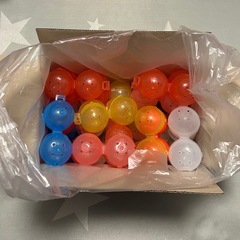 ガチャガチャ　空カプセルの画像