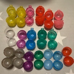 ガチャガチャ　空カプセルの画像