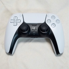 PlayStation 5 デジタル・エディション、ホワイト、DualSenseコントローラー付き。(クリーニング済み)の画像