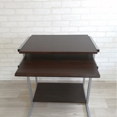 パソコンデスクの画像