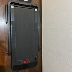 コメントいただいてる方すみません身分証確認中で少し返信に時間がかかります。ランニングマシン、ルームランナー、ほぼ未使用の画像