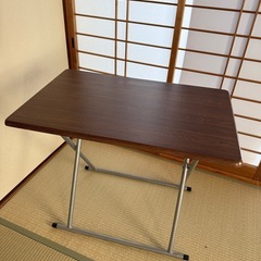 折りたたみテーブルの画像