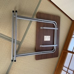 折りたたみテーブルの画像