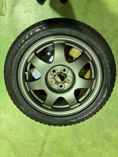 スタッドレスタイヤ　195/50R16