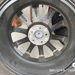 車のパーツ　タイヤ　ホイール
の画像