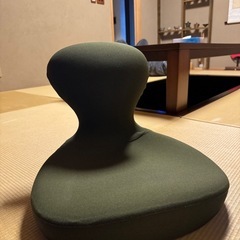 姿勢矯正クッション オリーブグリーンの画像