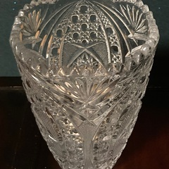 クリスタルな切り込みガラス花瓶を格安でお譲りしますの画像