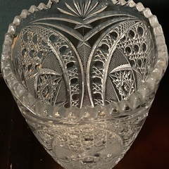 クリスタルな切り込みガラス花瓶を格安でお譲りしますの画像