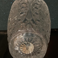 クリスタルな切り込みガラス花瓶を格安でお譲りしますの画像