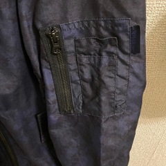 ワークマン MA-1タイプユーティリティージャケット カモフラ ネイビーLLの画像