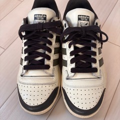 アディダス　スニーカーの画像