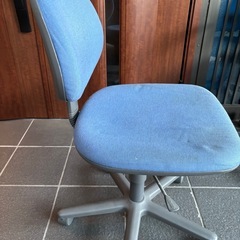 事務用椅子の画像