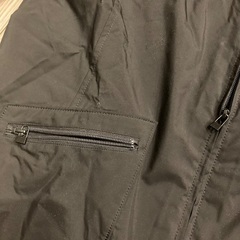 ほぼ新品🔴MENSジャケットmサイズ前チャックでポケットもチャックの画像