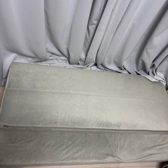 グレーソファベッドの画像