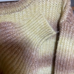 ほぼ未使用カラーニットの画像