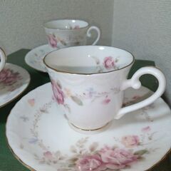 新品未使用３客ノリタケ　カップ＆ソーサー花柄金彩ピンクローズ3個セットの画像