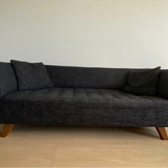 3人掛け絶妙カーブ設計 LOWYA 三人掛けソファーの画像