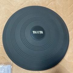 タニタ　バランスクッション 黒 空気ポンプ付きの画像