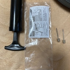 タニタ　バランスクッション 黒 空気ポンプ付きの画像