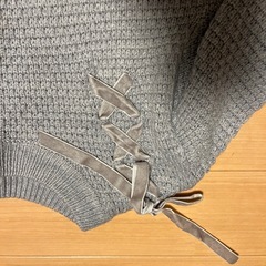 ベロアリボン編み込みグレーニットの画像