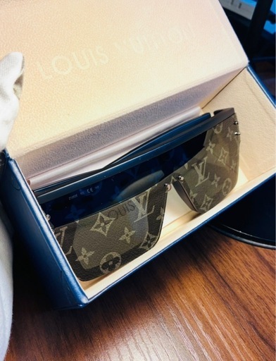 LOUIS VUITTONモノグラムサングラス Z1583EワイメアL 黒