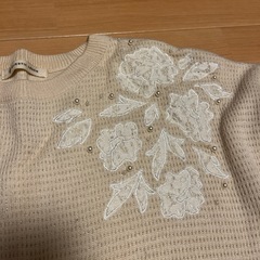 ビジュー付きラメ入りニットの画像