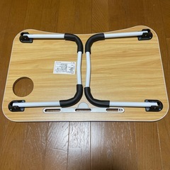 テープル、コンパクト、タプレット、飲み物置きの画像