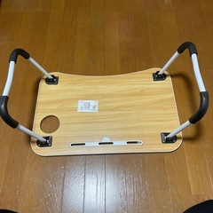 テープル、コンパクト、タプレット、飲み物置きの画像