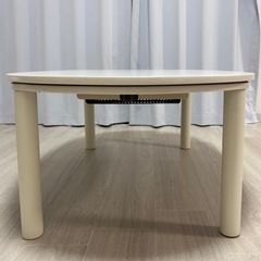 楕円形こたつの画像