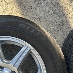 BRIDGESTONE スタッドレスタイヤ4本セット ヴォクシーの画像