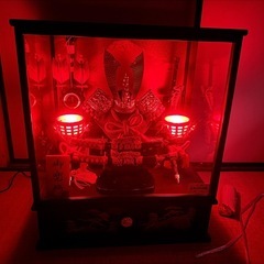 五月人形 伝統的な兜付き の画像