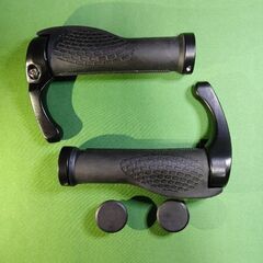 【新品】自転車用グリップ　バーエンドバー付き　牛角グリップ　ブルホーングリップの画像