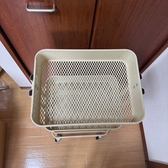 収納　ワゴン　ベージュ色　キャスター付きの画像