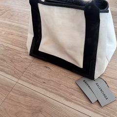 バレンシアガバッグ販売証明書付きの画像