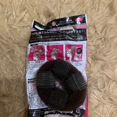 お団子サポーター、パウダーチーク、歯軋り防止マウスピースの画像